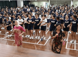 Indonesian Embassy Engages Singaporean Students with Traditional Dance