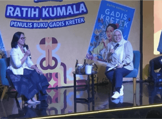 World Book Day Marked by ‘Gadis Kretek’ Book Discussion in Batam